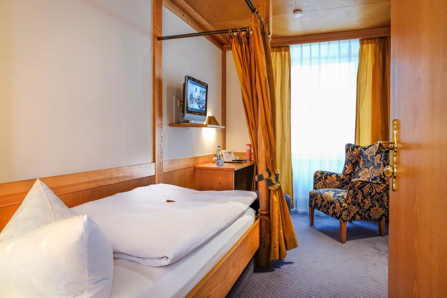 Hotel Post บวร์กเฮาเซิน ภายนอก รูปภาพ